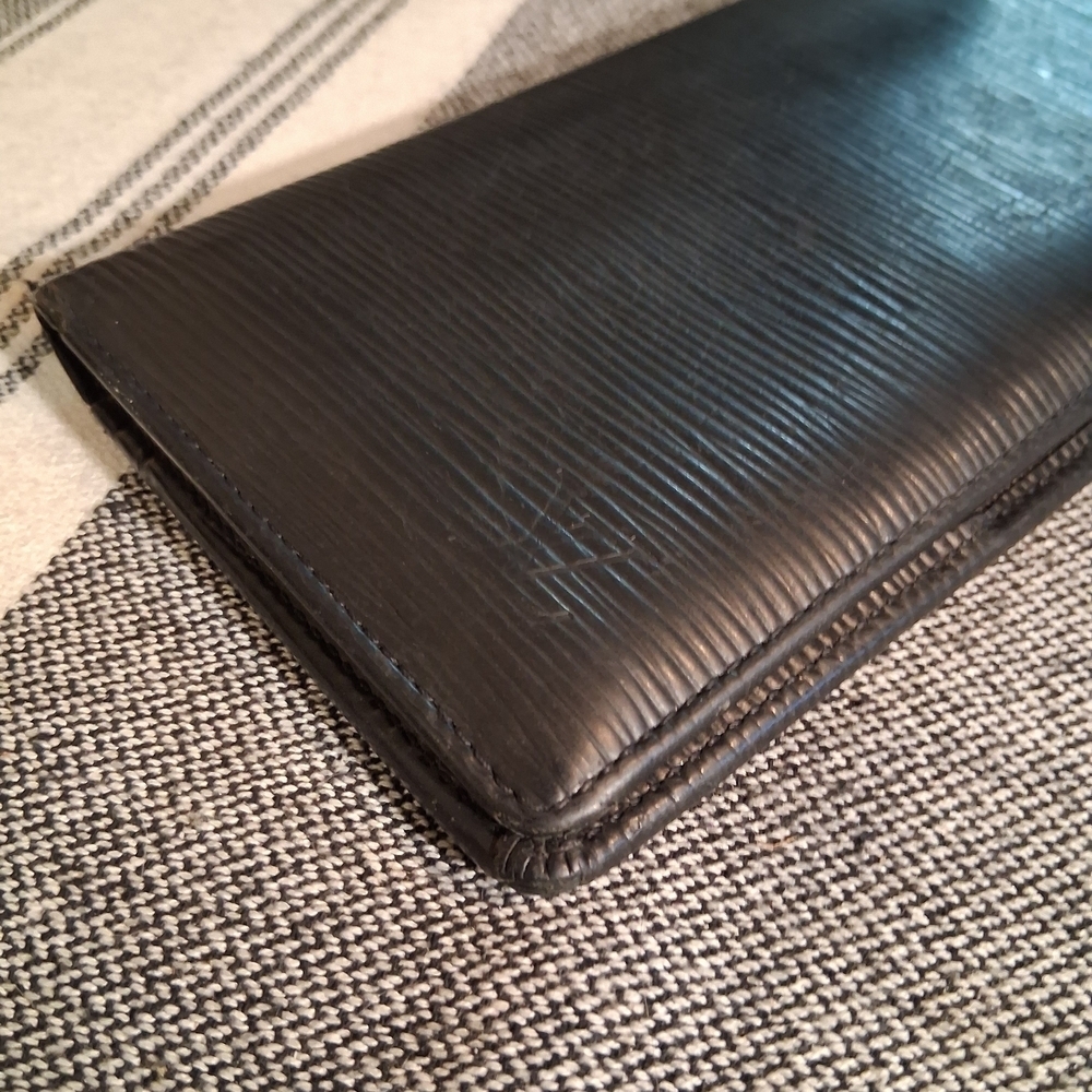 Louis Vuitton Black Wallet - Picture 10 of 16